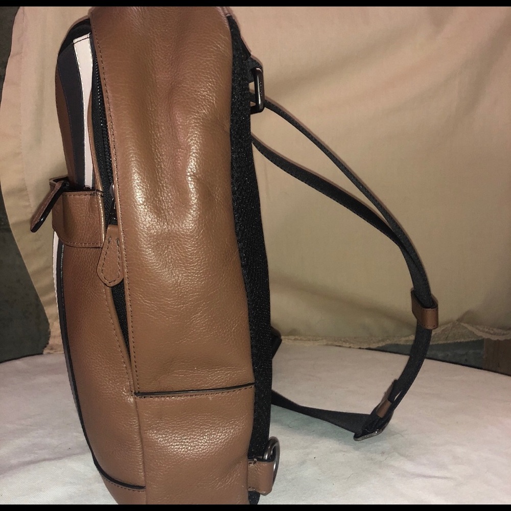 Designer coach cross body back pack - Picture 4 of 7